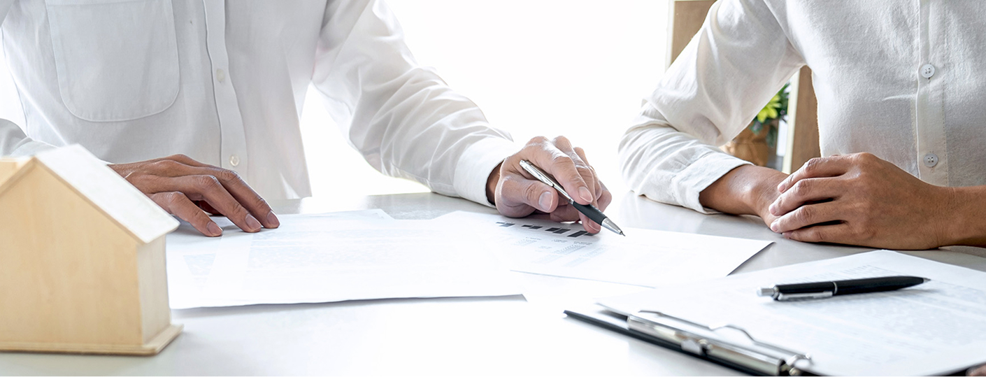 lawyer and his client sitting at a table discussing a case